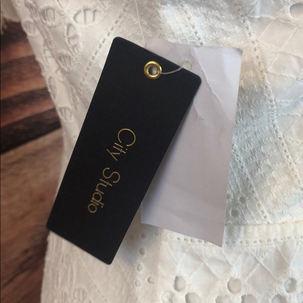 Sleeveless Casual Dress - Picture 5 of 9